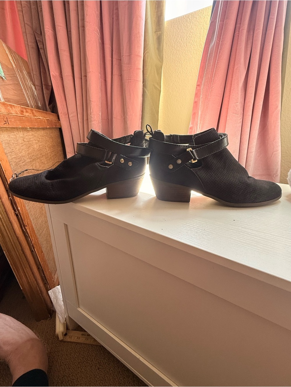 Dr Scholls Women’s Black Ankle Booties with Side Buckle Strap
Size 9 1/2 - Picture 6 of 6